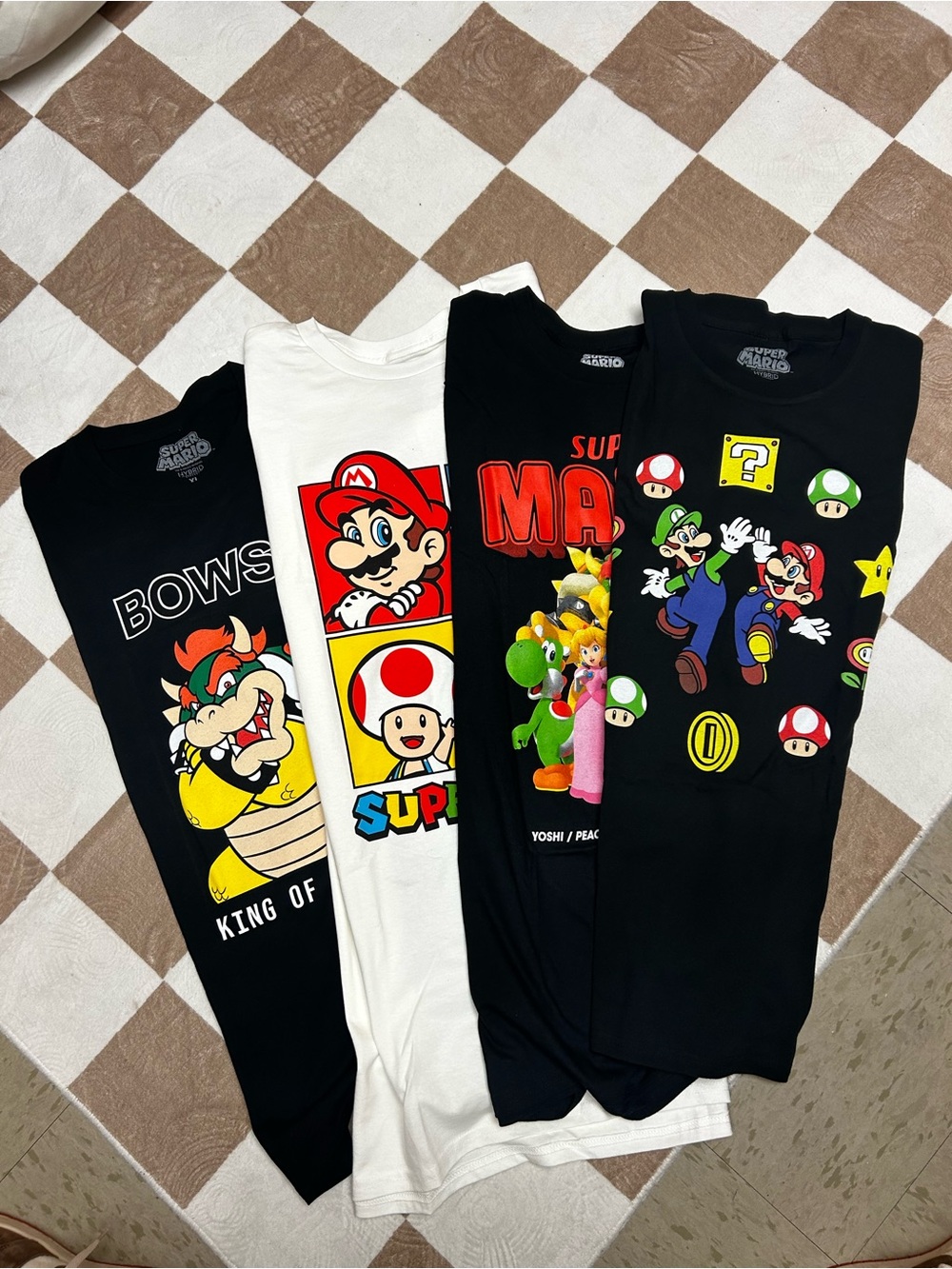 Bundle of 4 Nintendo T-shirts XL/XXL